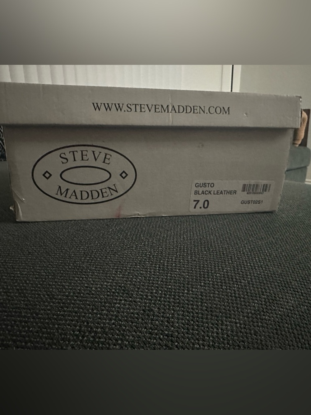 Steve Madden Box in Gray and Black